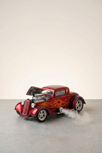 Humidificador LED con forma de coche de carreras con llamas